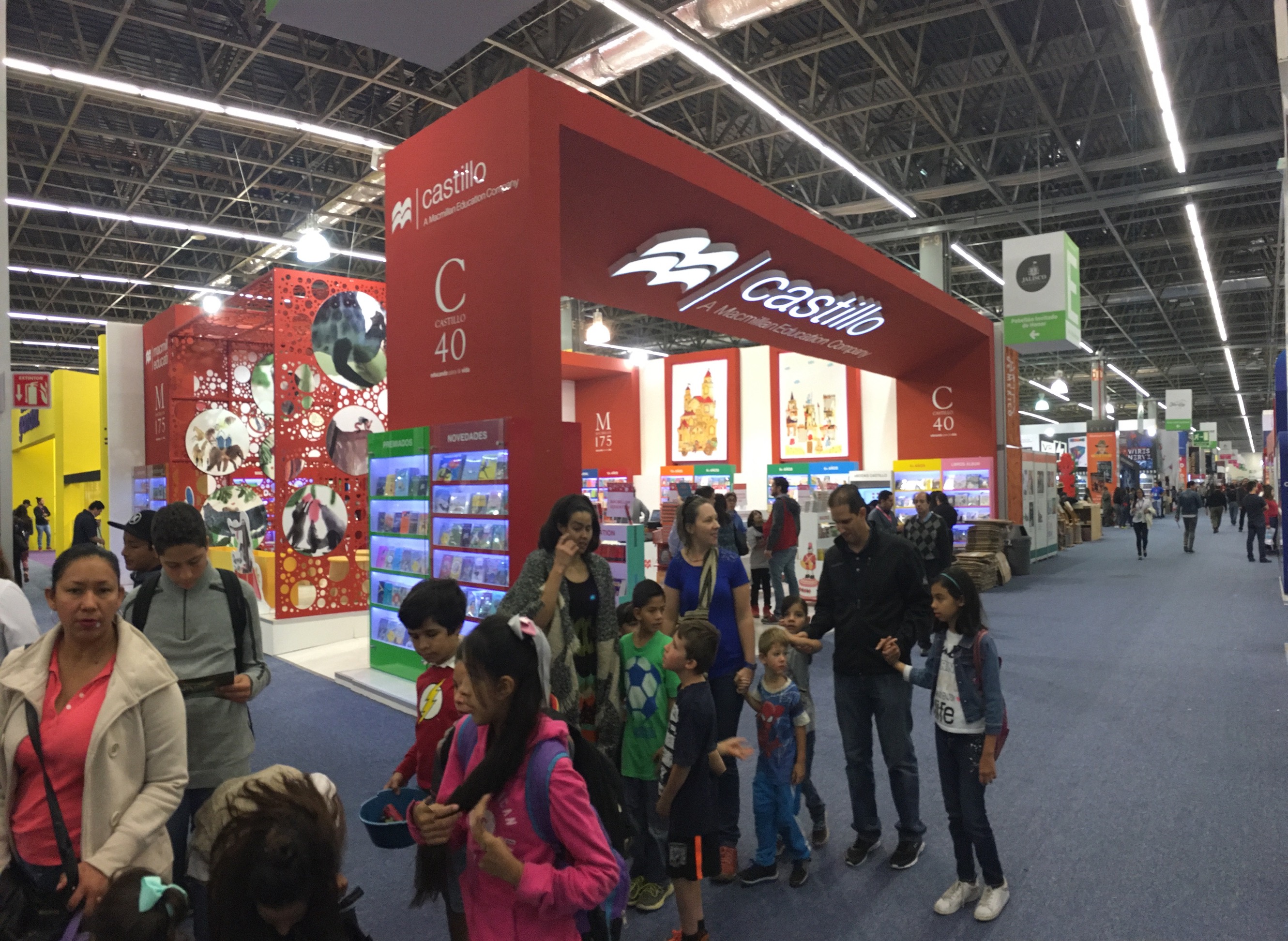 STAND MACMILLAN CASTILLO, FIL 2017