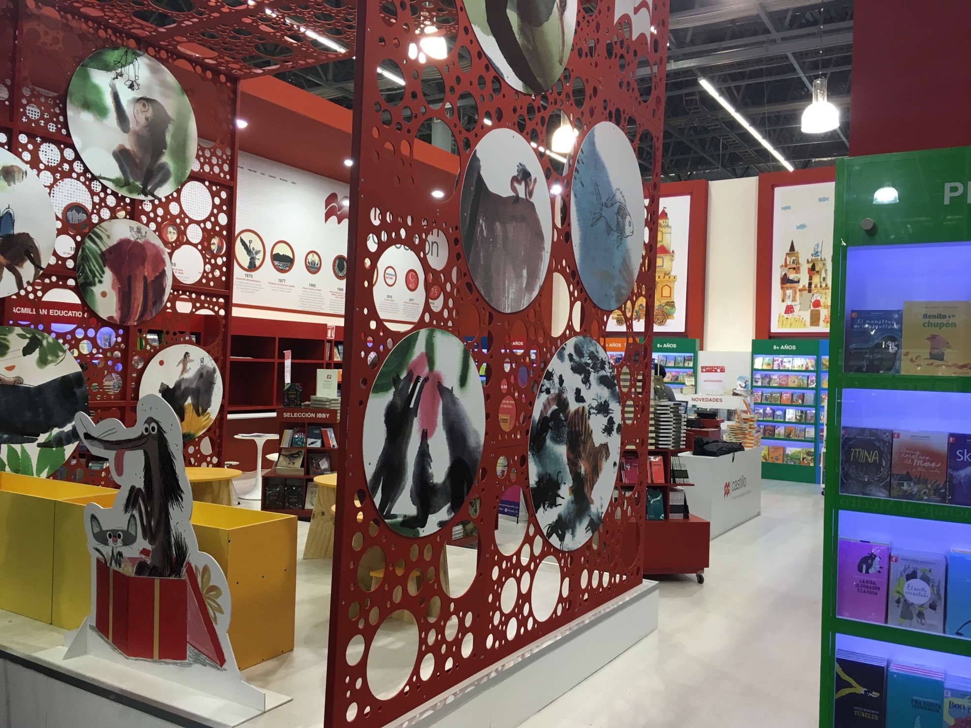 STAND MACMILLAN CASTILLO, FIL 2017