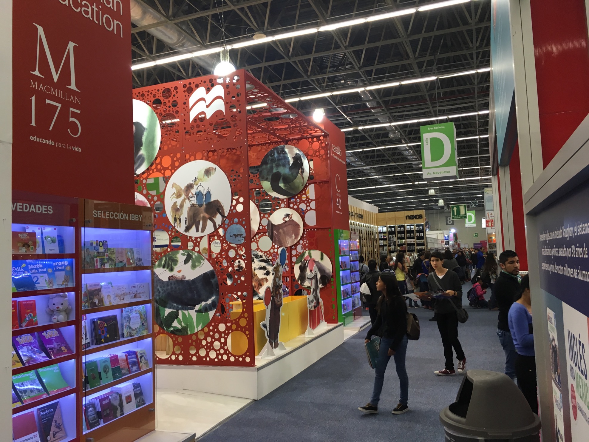 STAND MACMILLAN CASTILLO, FIL 2017